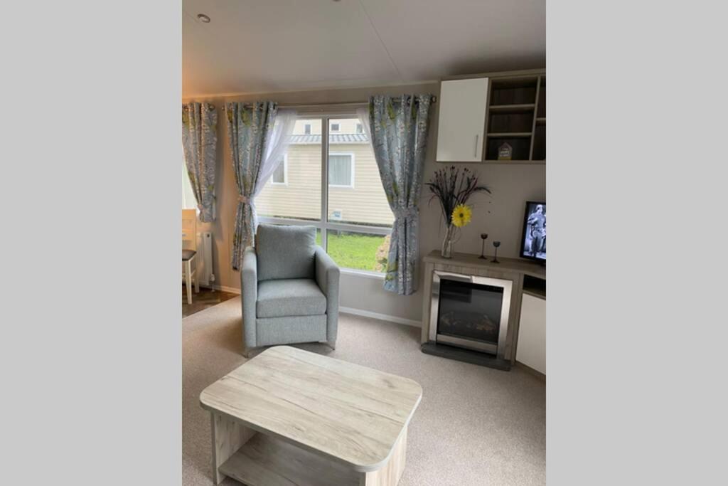 Glade Lodge- North Devon Coast, Bideford Bay Caravan Park Extérieur photo