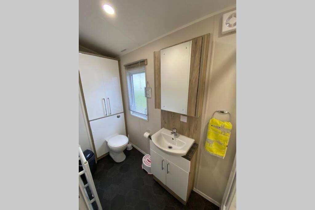 Glade Lodge- North Devon Coast, Bideford Bay Caravan Park Extérieur photo